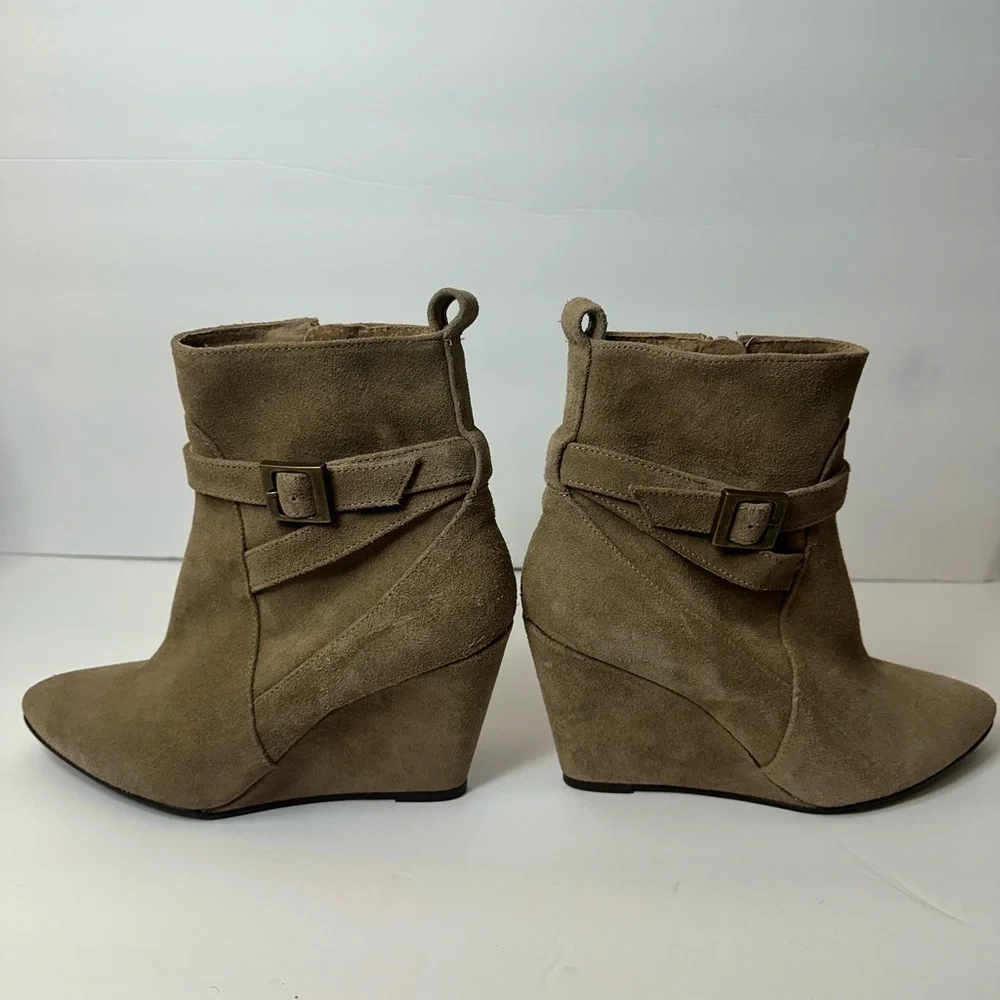 Charles David Women’s Taupe Suede Wedges Size 37 (6.5)